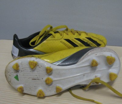 220 (35) Beg fotbollskor