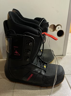 (EUR50) Beg Snowboardskor